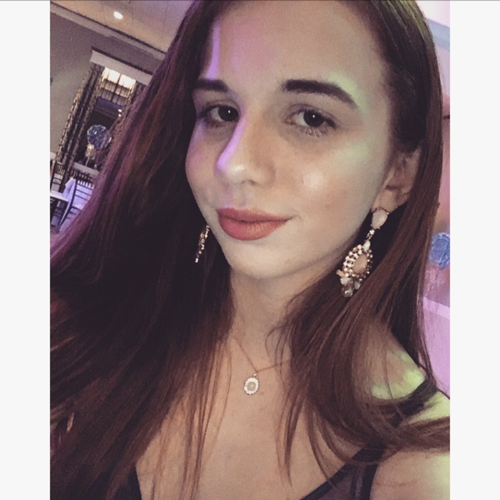 Hello, thank you for checking out my Poshmark! ✨